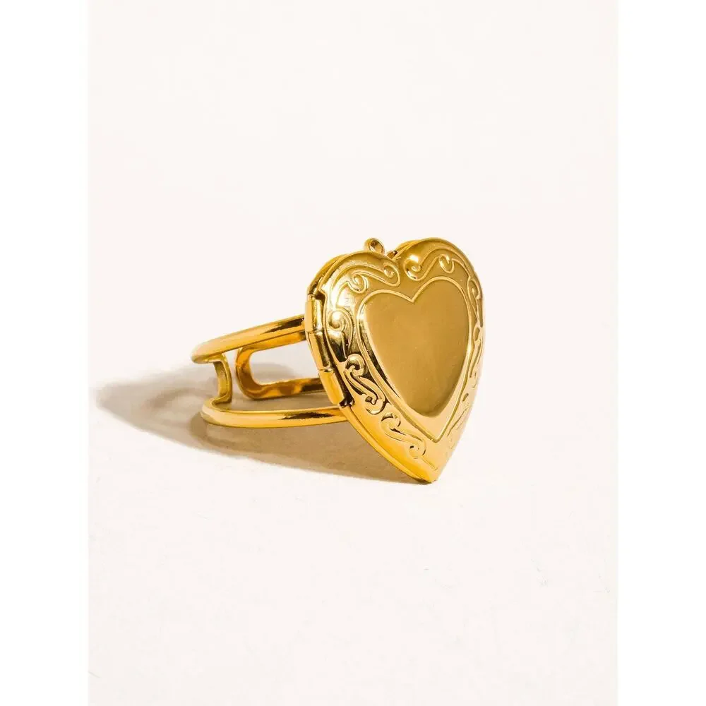 Sefina 18K Non-Tarnish Locket Heart Ring